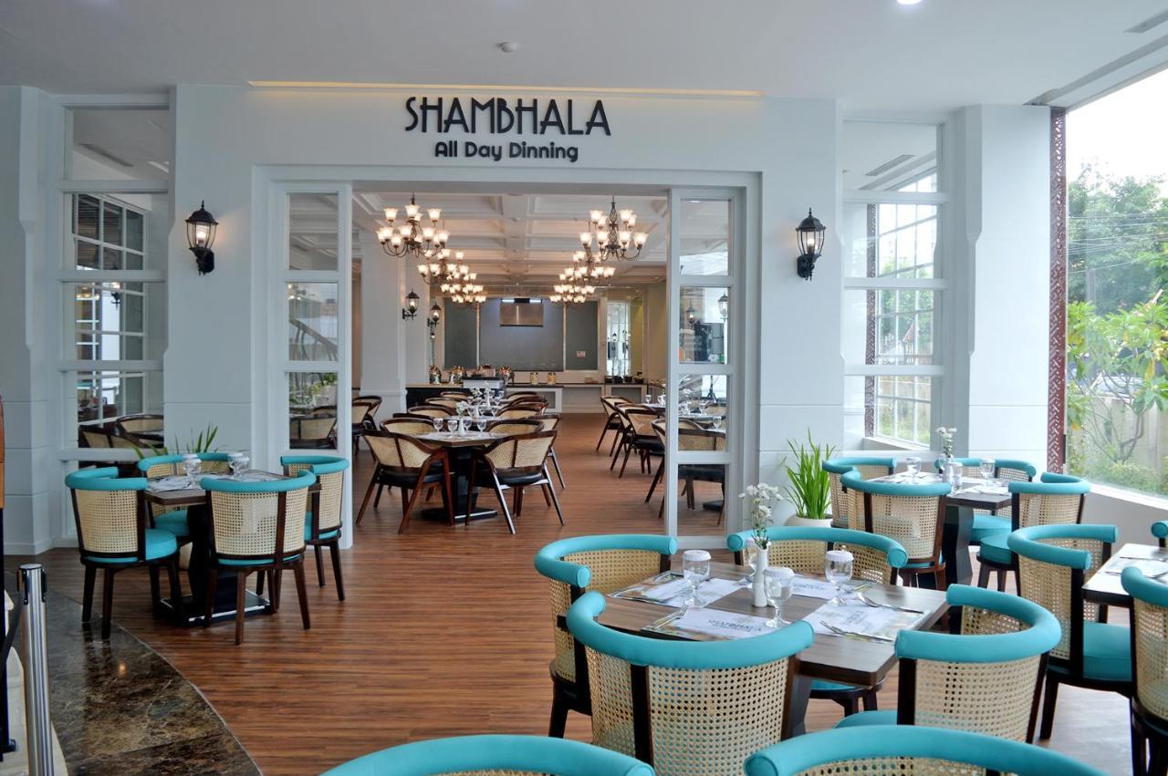 Cavinton Hotel Malioboro Yogyakarta By Tritama Hospitality Exterior photo