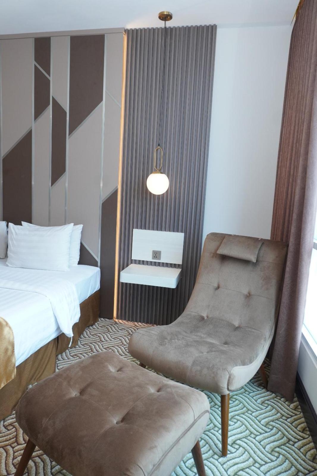 Cavinton Hotel Malioboro Yogyakarta By Tritama Hospitality Exterior photo