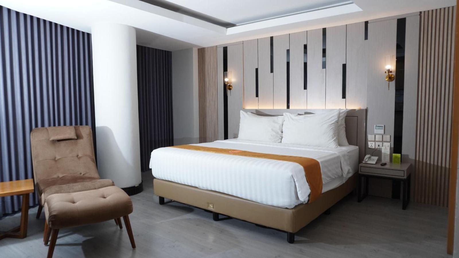 Cavinton Hotel Malioboro Yogyakarta By Tritama Hospitality Exterior photo