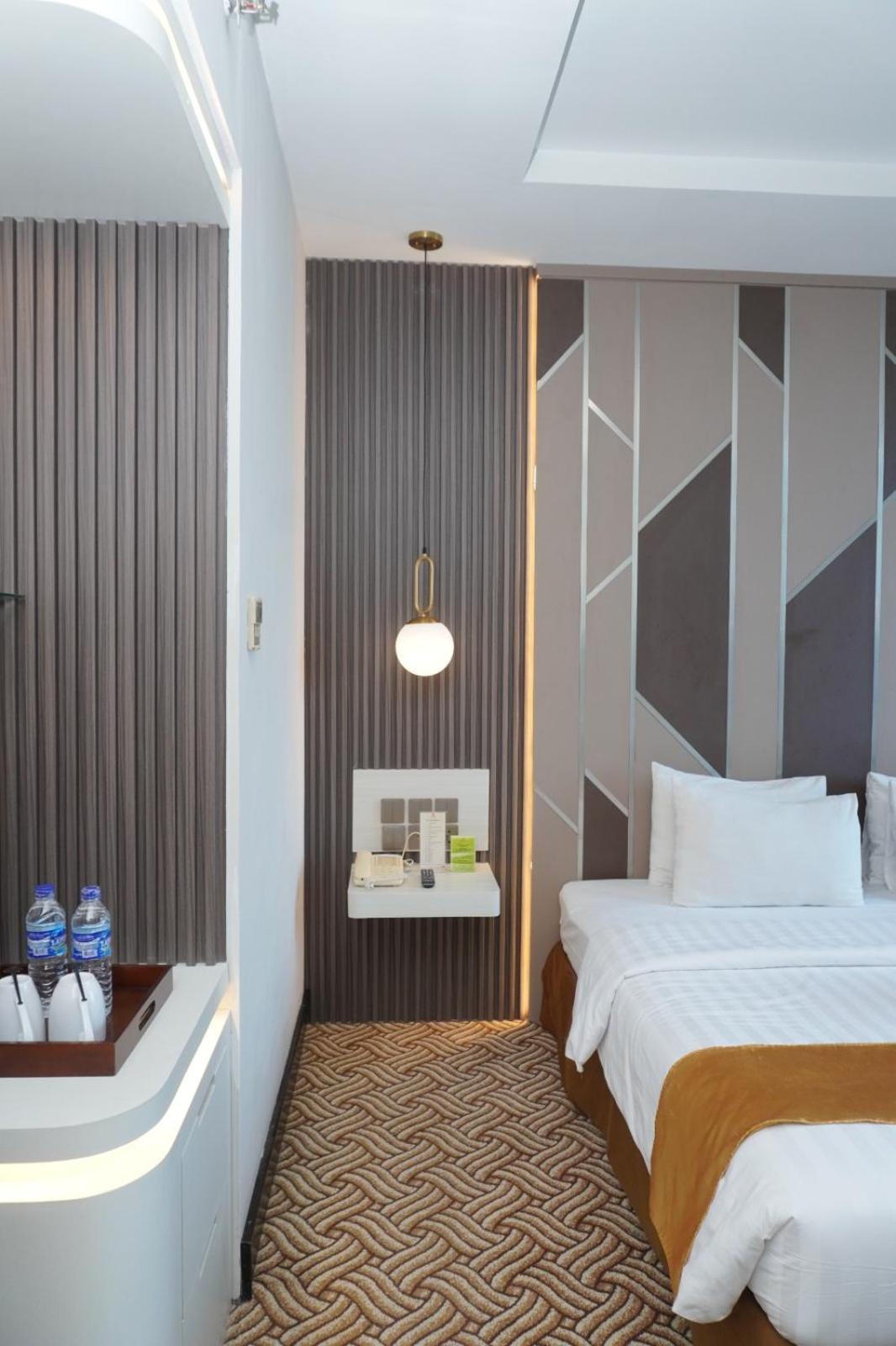 Cavinton Hotel Malioboro Yogyakarta By Tritama Hospitality Exterior photo