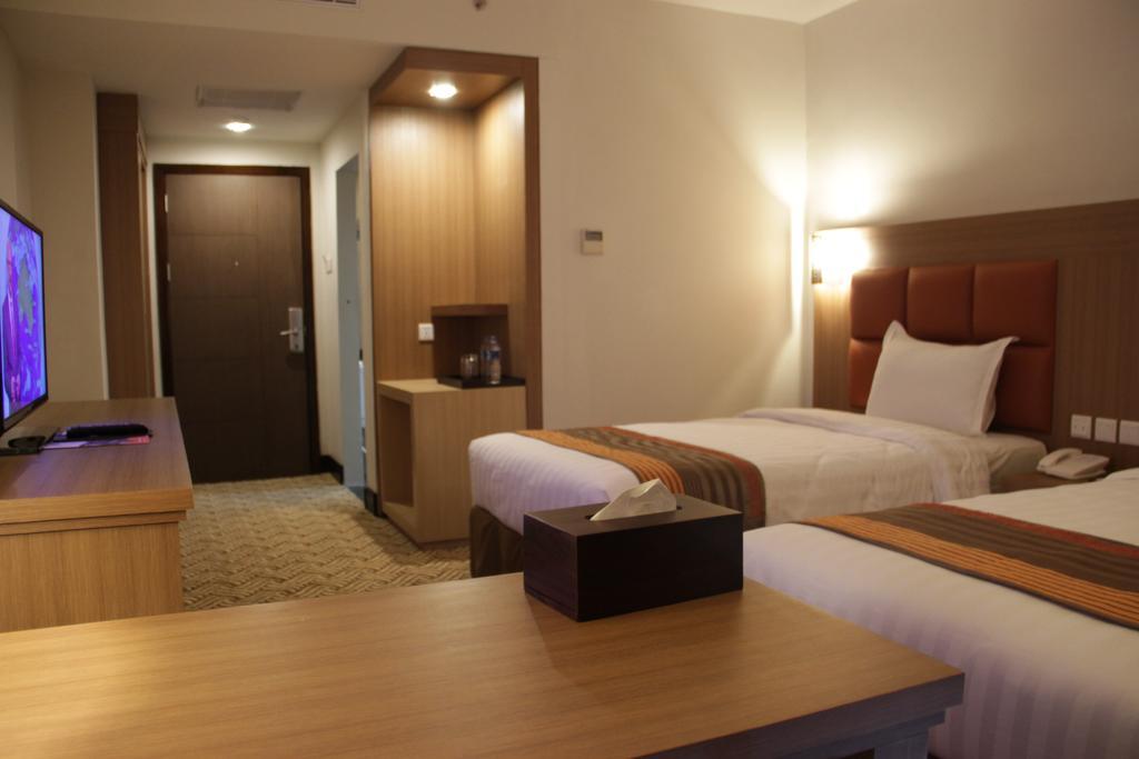 Cavinton Hotel Malioboro Yogyakarta By Tritama Hospitality Exterior photo
