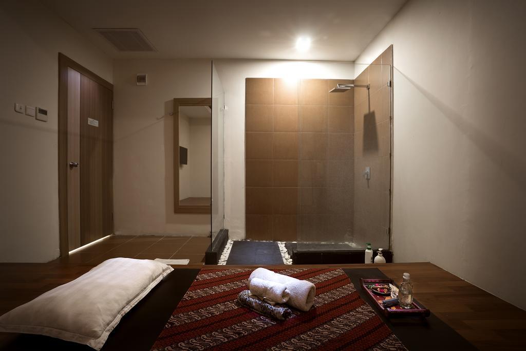 Cavinton Hotel Malioboro Yogyakarta By Tritama Hospitality Exterior photo